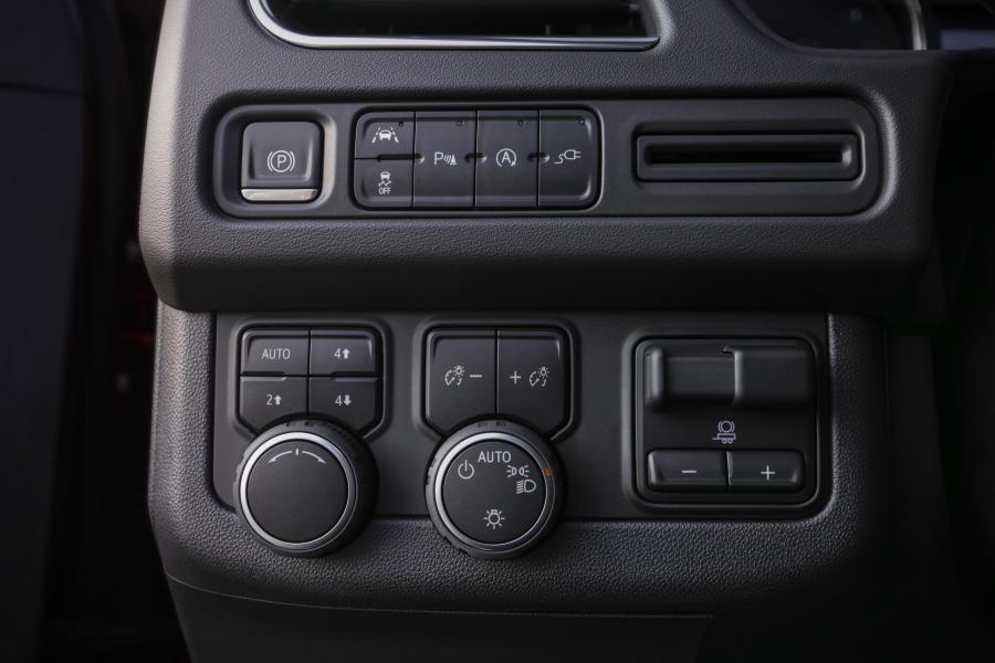 Детали интерьера Chevrolet Tahoe RST 2020 года  (фото 13 из 24)